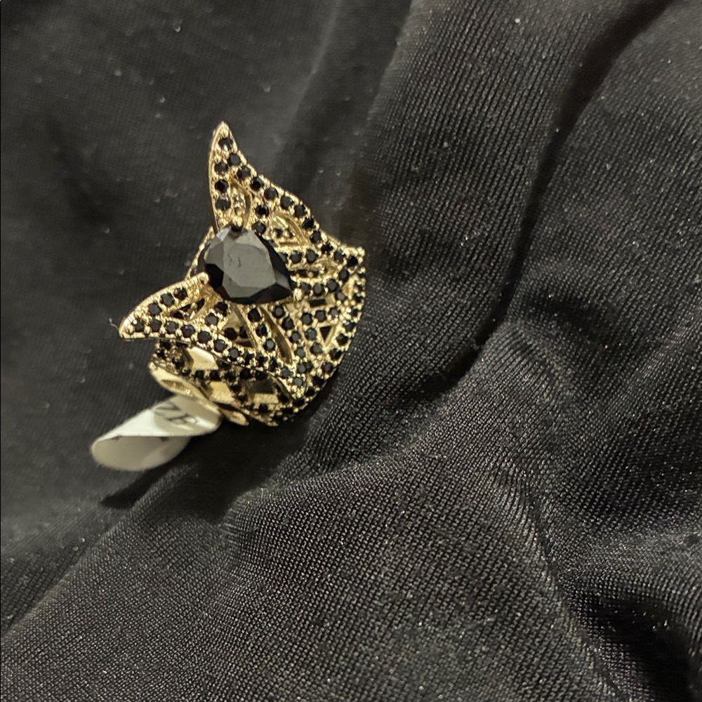 Elegant Black and Gold Ring